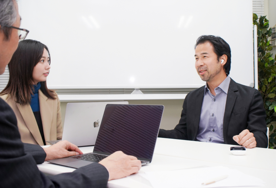 会議など複数人での会話も