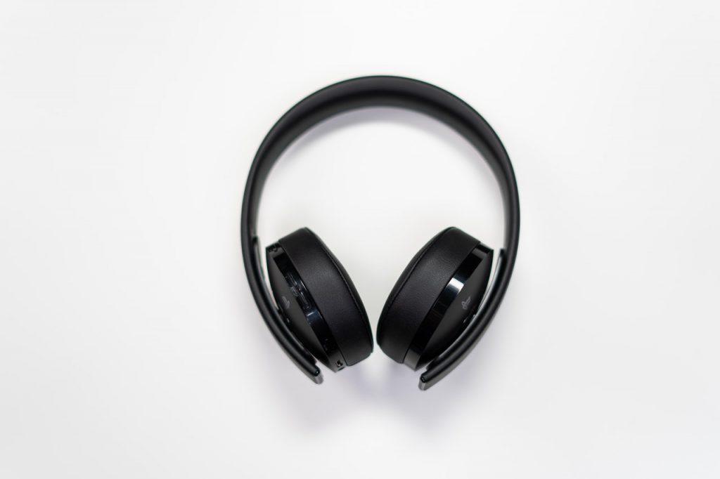 headphones aging hearing loss