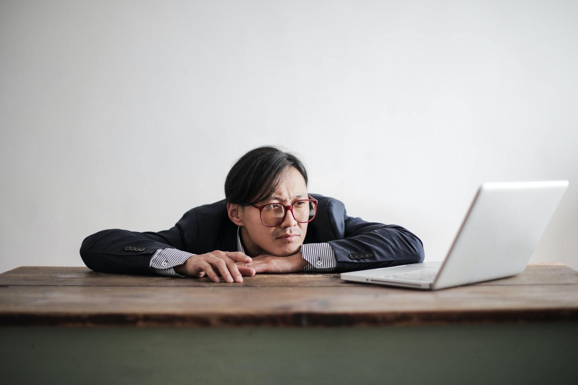 man looking at laptop types of hearing aids